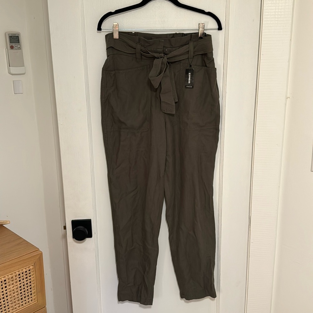 New with Tags. High rise, ankle pants with tie belt.